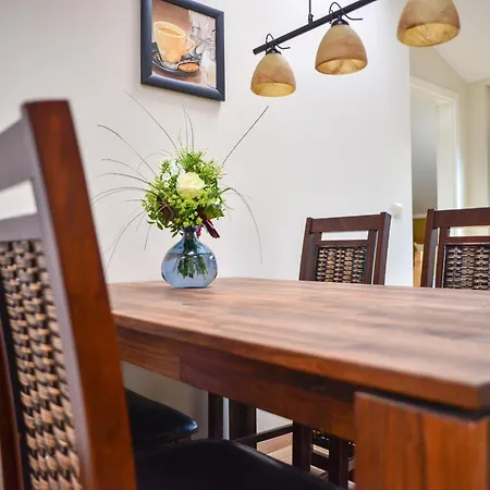 - Zoo Apartment