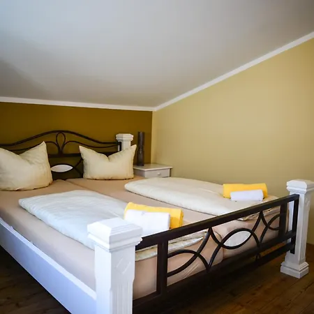 - Zoo Apartment