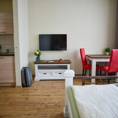 - Zoo Apartment