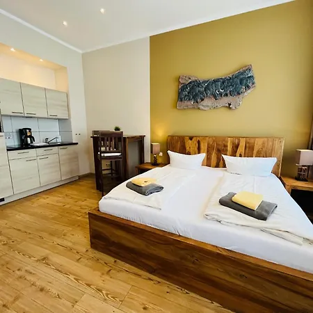 - Zoo Apartment *