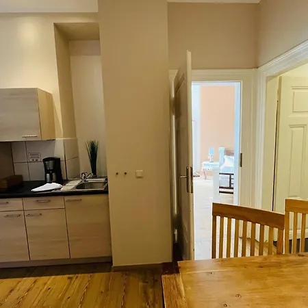 - Zoo Apartment *